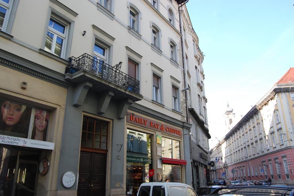 Happy Hostel Будапеща Екстериор снимка