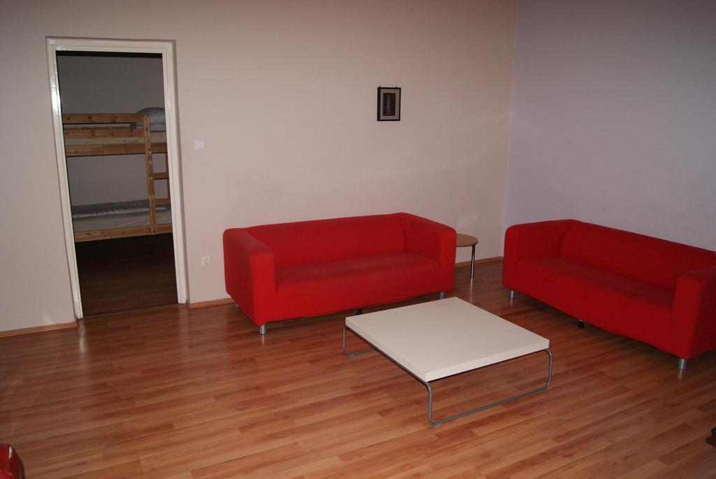 Happy Hostel Будапеща Екстериор снимка