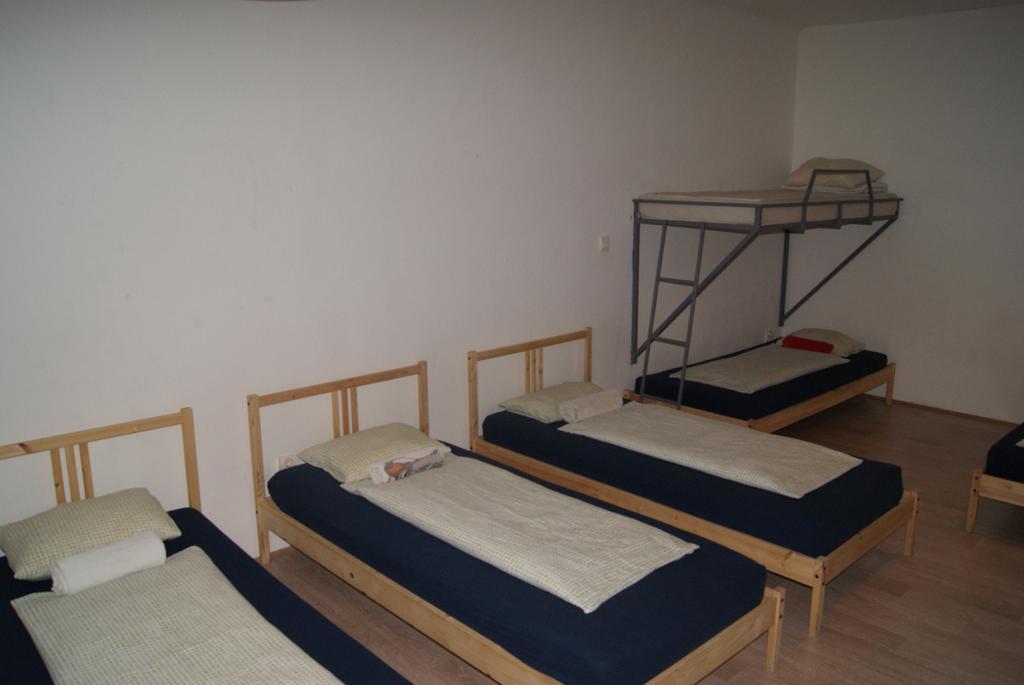 Happy Hostel Будапеща Екстериор снимка