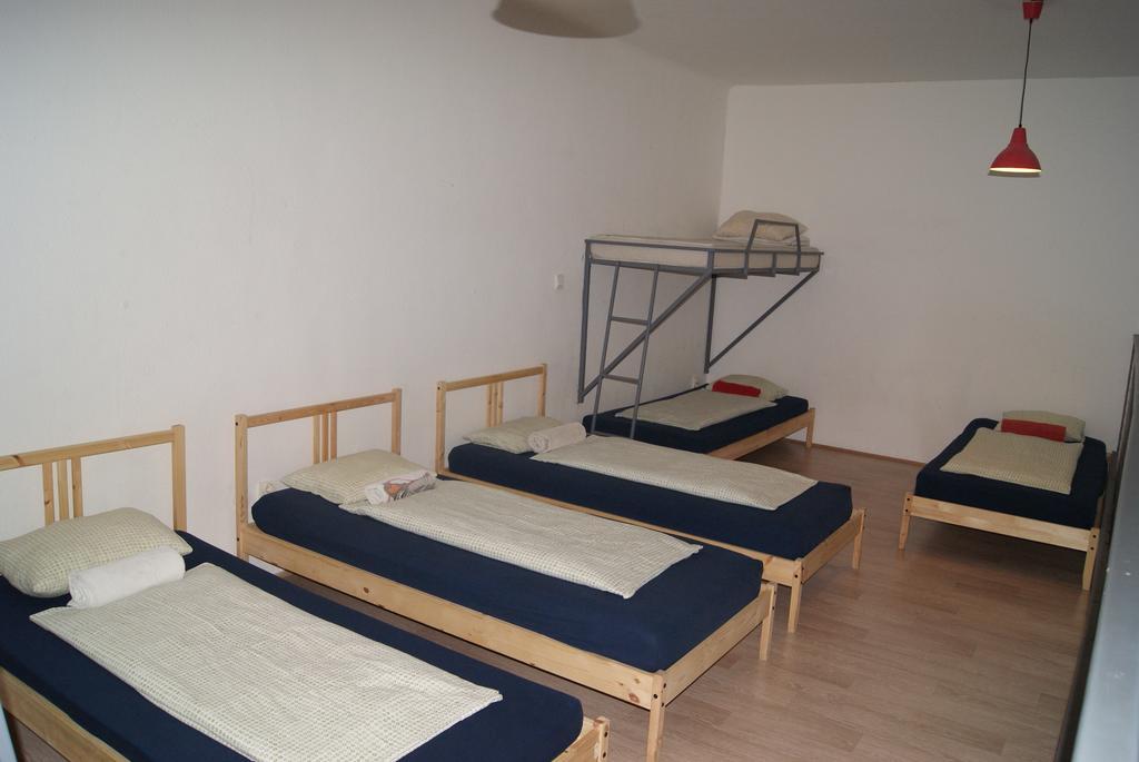 Happy Hostel Будапеща Стая снимка