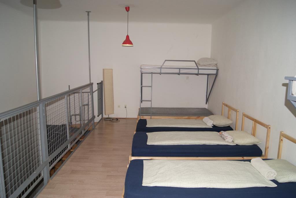 Happy Hostel Будапеща Стая снимка