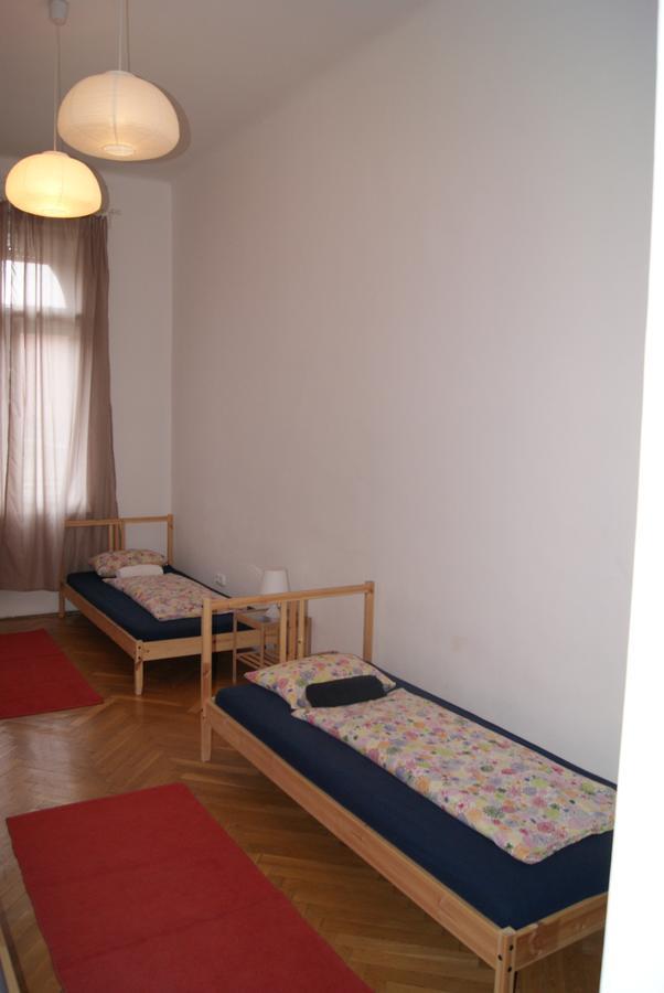 Happy Hostel Будапеща Екстериор снимка