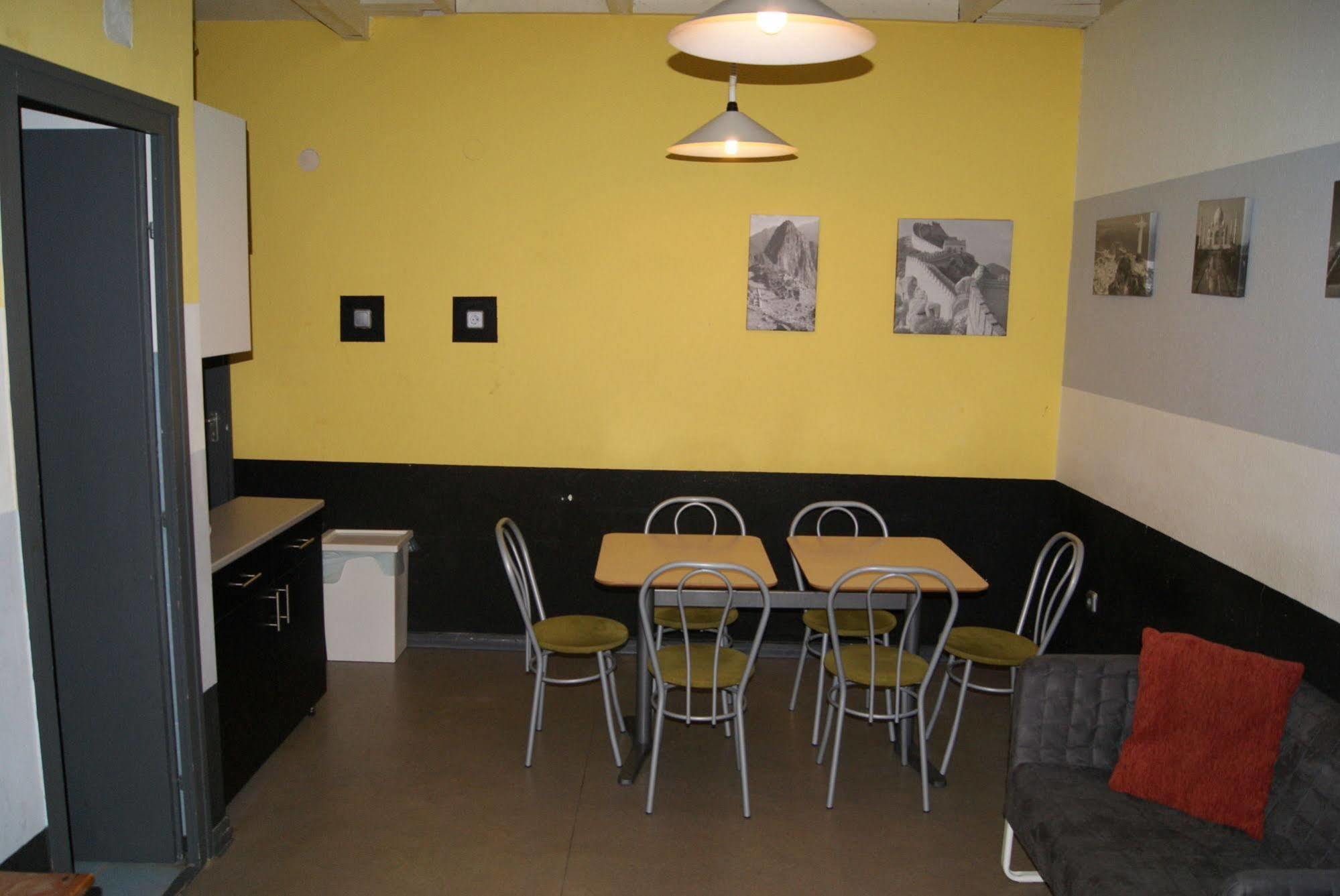 Happy Hostel Будапеща Екстериор снимка