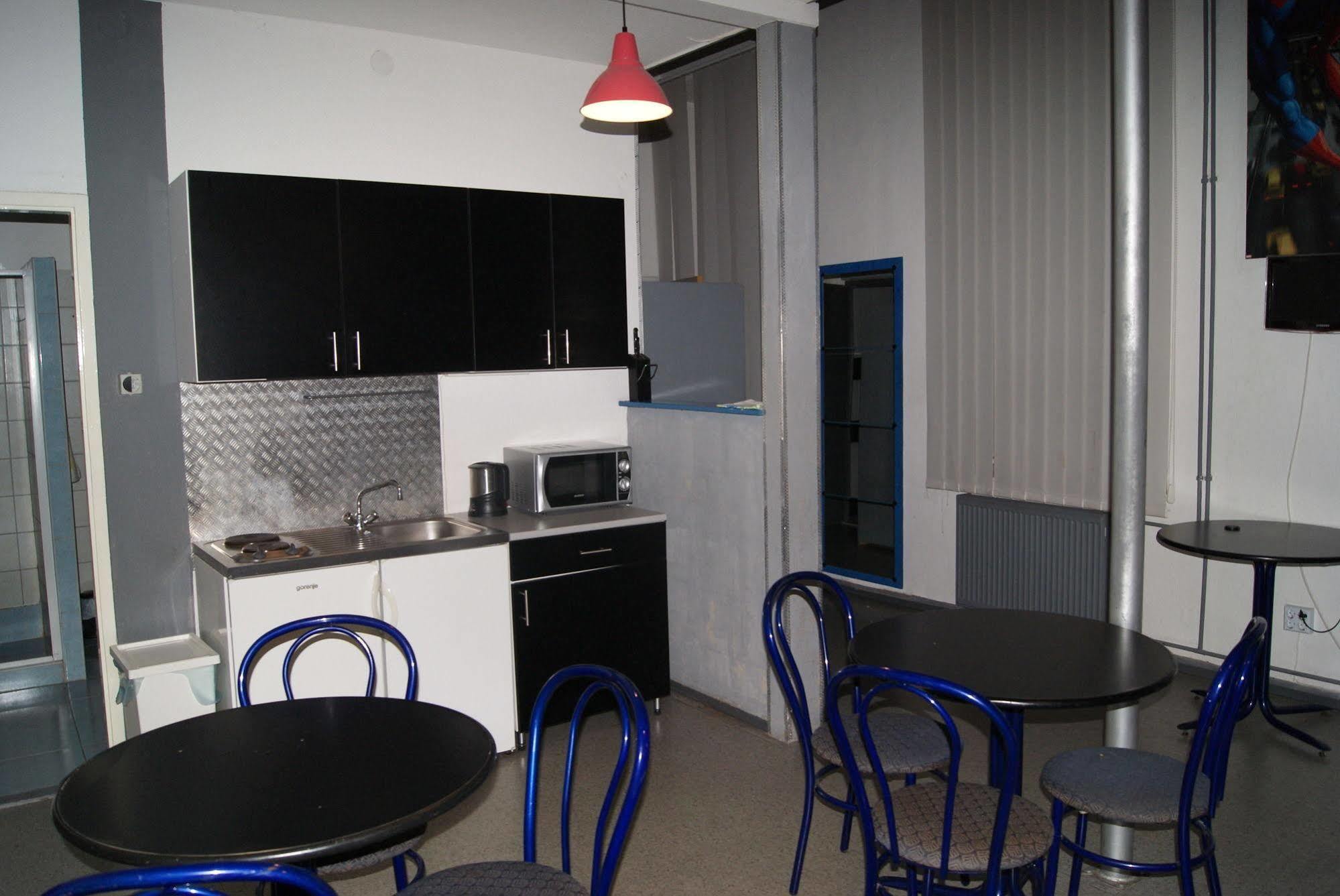 Happy Hostel Будапеща Екстериор снимка
