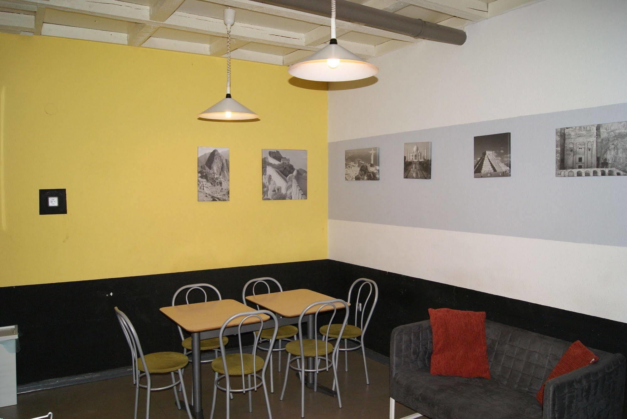 Happy Hostel Будапеща Екстериор снимка