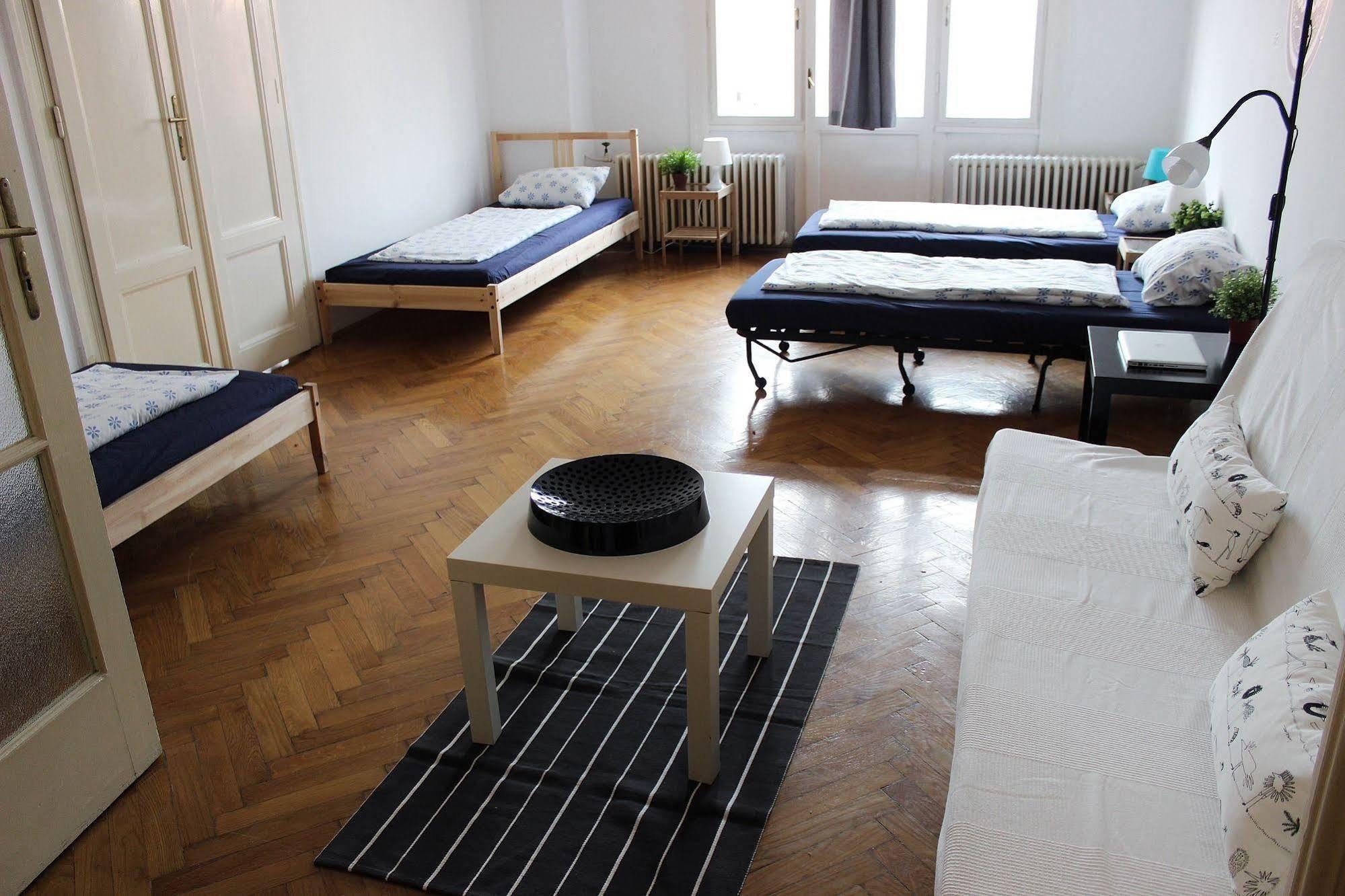 Happy Hostel Будапеща Екстериор снимка