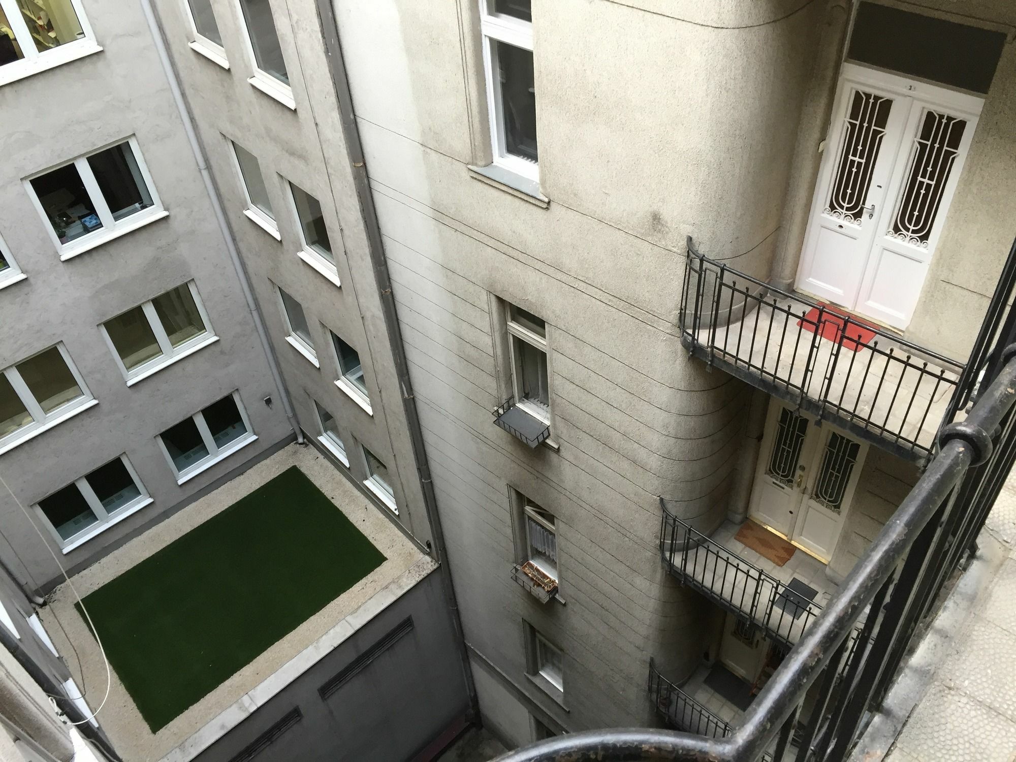 Happy Hostel Будапеща Екстериор снимка